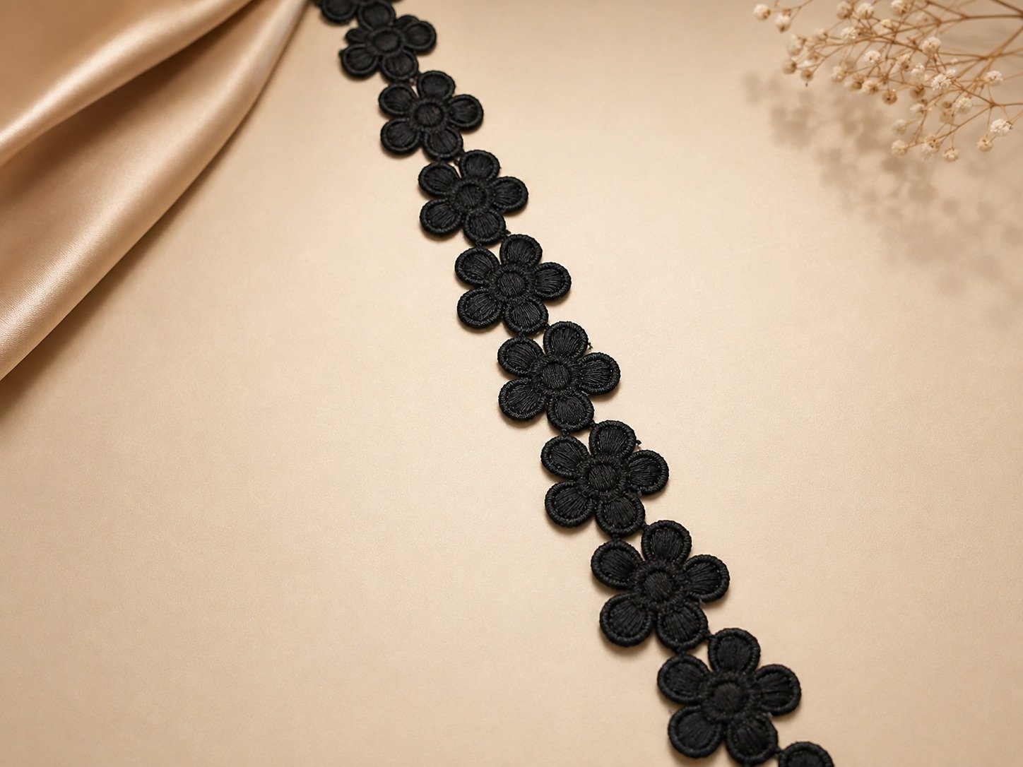 Classic Floral Chain Lace - Image 4