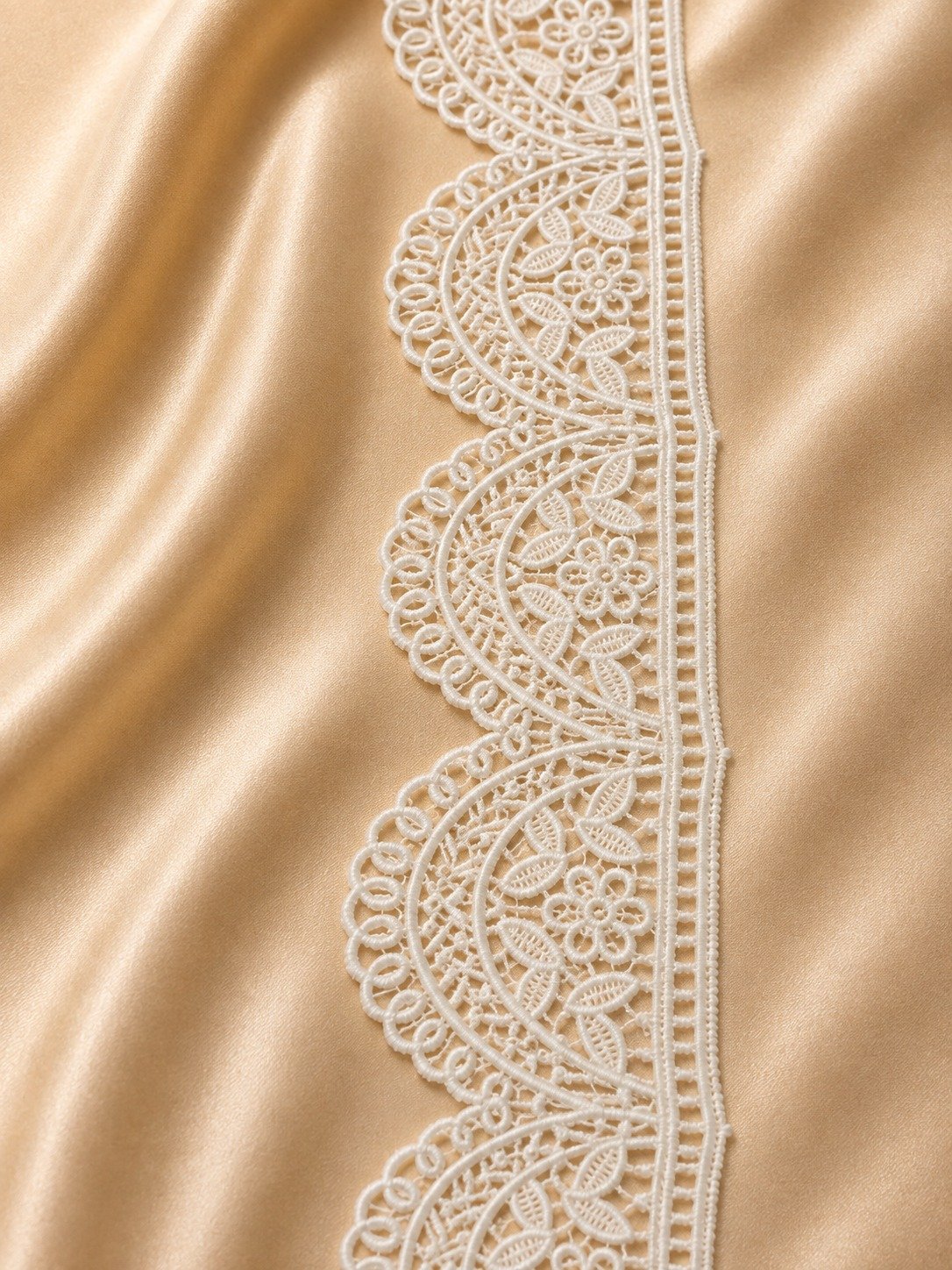 Elegant White Floral Lace Trim - Image 2